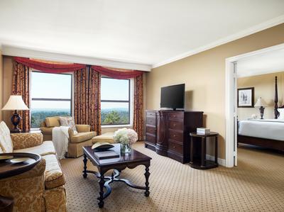 Executive Club King Suite Living Room