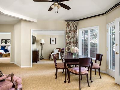 Wisteria Cottage Suite Living Room