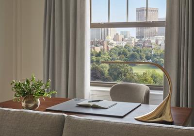 Classic Park View Suite