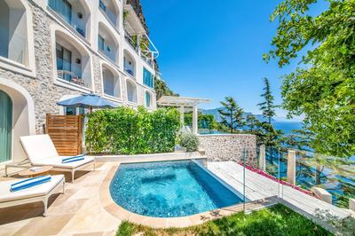Suite Deluxe with Pool