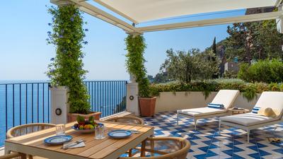 Deluxe Suite with Terrace