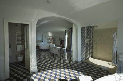 Corner Suite
