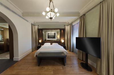 1 King Bed Deluxe