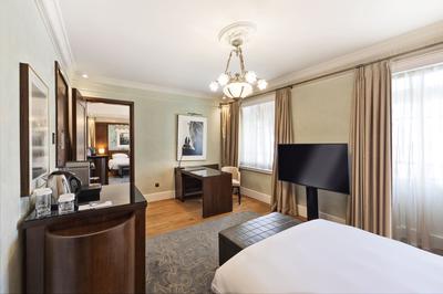 1 King Bed