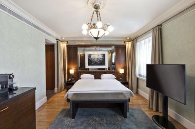 1 King Bed