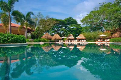 Royal Beach Club - Private Pool and Bali Beds