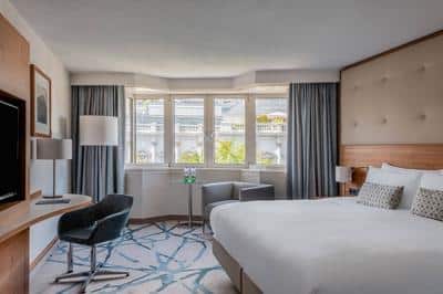 King Guest Room - Coburg Palace View