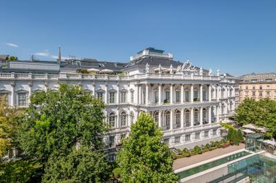 Guest Room - Coburg Palace View