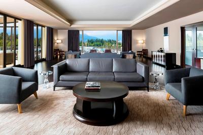 International Suite - Parlour