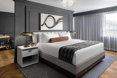 Premium King Suite - Bedroom