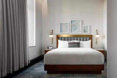 King Guest Room - City View