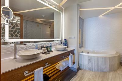 Luxury Chairman Suite