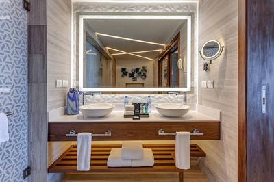 Chairman Suite - Bathroom