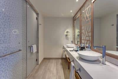 Luxury Junior Suite Sunset View Bathroom - Walk-In