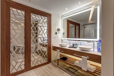 Luxury Chairman Suite Bathroom