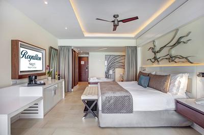 Luxury Junior Suite Swim Out