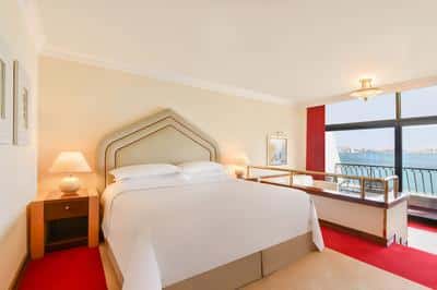King Executive Suite