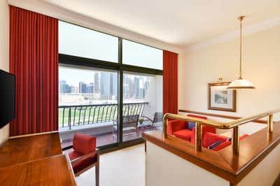Deluxe City View Guest Room - Living Area