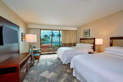 Queen/Queen Deluxe Oceanfront View Guest Room