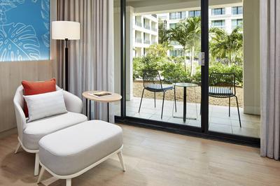 King Guest Room - Garden View