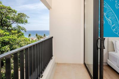 Guest Room - Partial Ocean View
