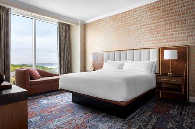 Corner Executive Suite Bedrrom