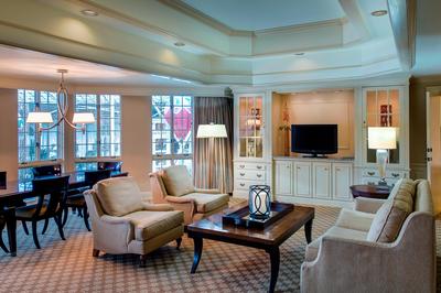 Deluxe Parlor - Atrium View