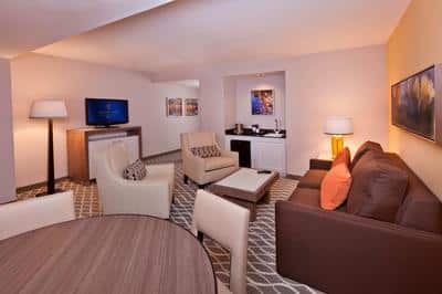 One-Bedroom Deluxe Suite King Living Room