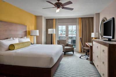 King Atrium View Guest Room