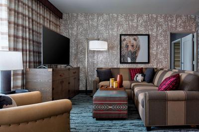 Deluxe Suite - Living Room
