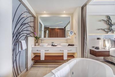 Junior Swim Out Suite - Bathroom