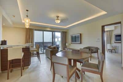 Luxury Penthouse One bedroom suite Ocean view terr