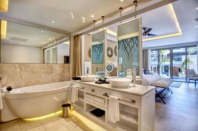 Luxury Junior Suite Swim Out