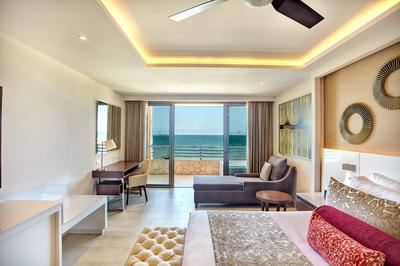 Honeymoon Ocean View Suite