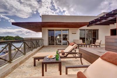 One-Bedroom Penthouse Suite - Private Terrace