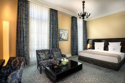 King Deluxe Guest Room - City View