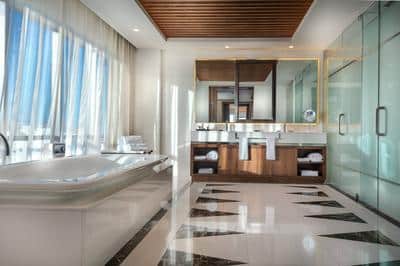 Presidentail Suite - Master Bathroom