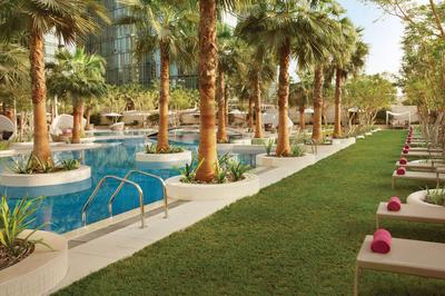 Outdoor Pool - Seating Area