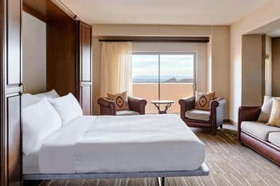 King Luxury Suite - Sleeping Area