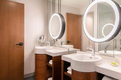 Executive King Bathroom