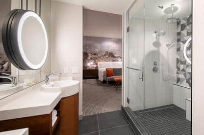 Executive King Bathroom