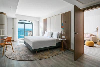 Executive Sea View Suite - Bedroom