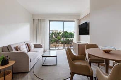 Executive Suite Panoramic view – Living Room