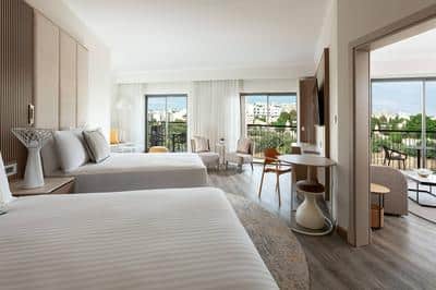 Queen/Queen Executive Suite – Panoramic view