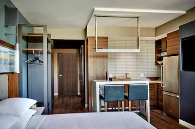 Premier King Suite - Kitchen Area