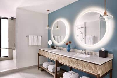 Corner Suite - Bathroom
