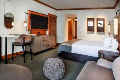 Deluxe King Guest Room
