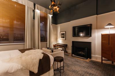 Heritage Room with Fireplace