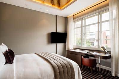 Deluxe King Guest Room - City View