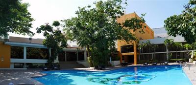 HS HOTSSON Hotel Tampico Alberca completa